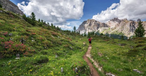 La route de la Bonette rouvre : vivez le printemps à Auron avec l’Hôtel Le Chastellares