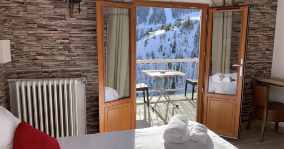 Séjour ski à Auron : pourquoi choisir un hôtel au pied des pistes ?